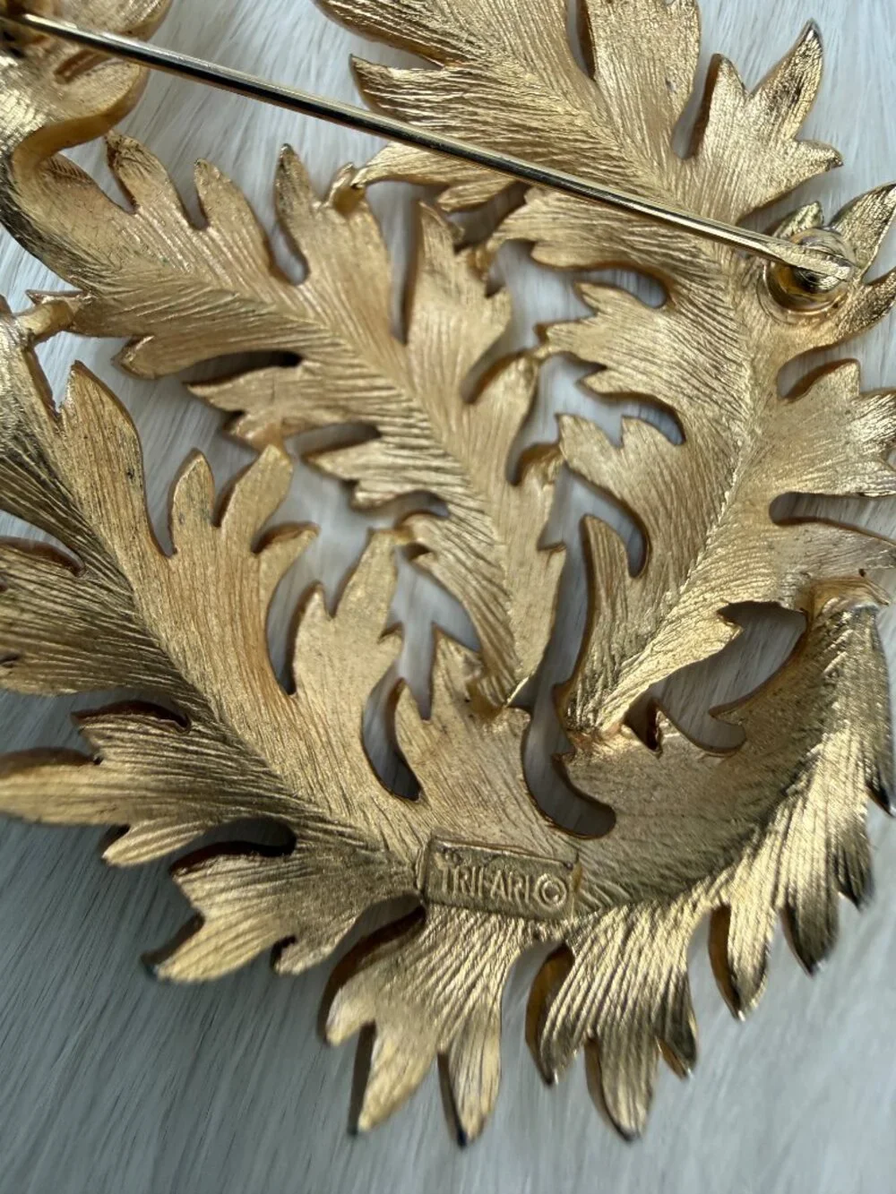 Vintage Crown Trifari Brushed Gold-Tone Leaf Brooch 2.25
